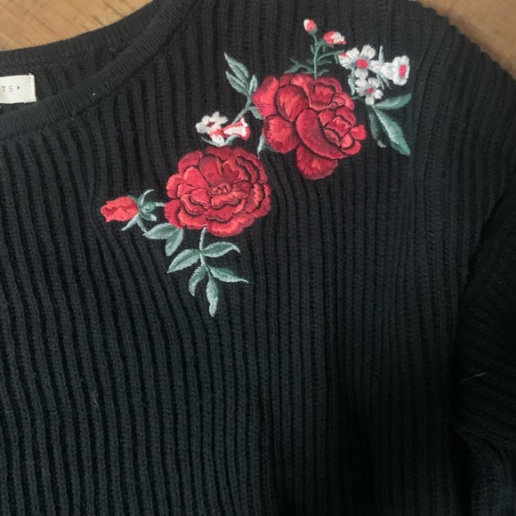 LA Hearts Black Floral Embroidered Crop Top - Picture 3 of 4
